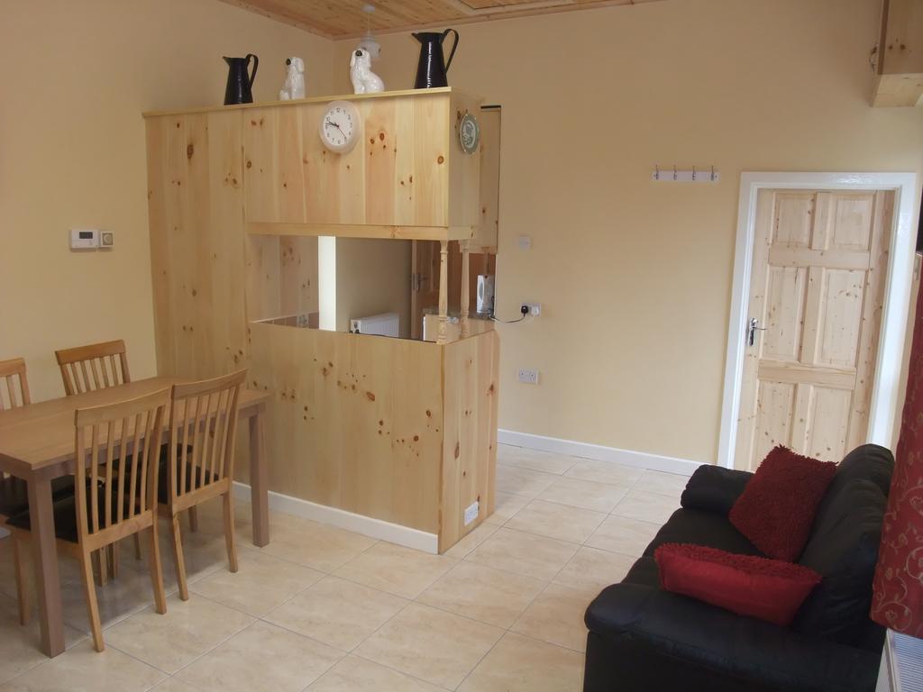 Katie'S Cottage Achill Sound Room photo