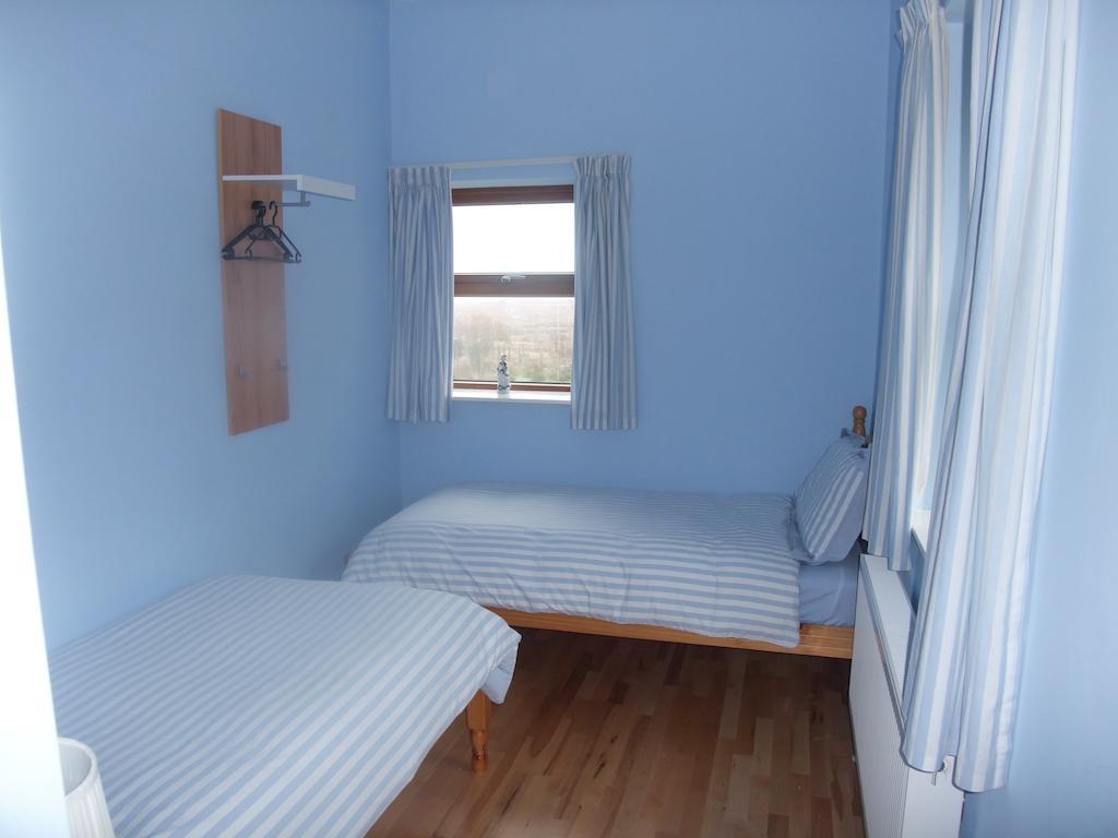 Katie'S Cottage Achill Sound Room photo